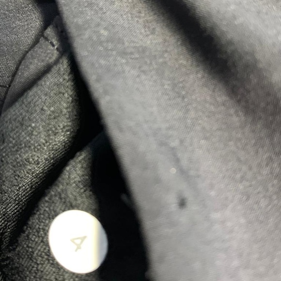 Lululemon Light weight Jogger with elasticized waist and ankles. Size 4 - Picture 9 of 9